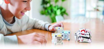 Meet The New Small And Adorable AI Robot, Cozmo,From Anki